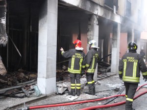 a fuoco un negozio