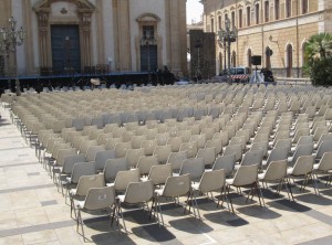 Piazza Duomo allestita per spettacolo Cavalleria Rusticana