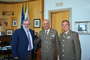 Gen De Leverano al centro a destra il Comandante della Pinerolo