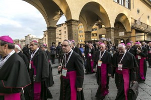 Firenze, 09-11-2015. Quinto Convegno Ecclesiale Nazionale. La processione d'apertura del convegno dalla chiesa di Santo Spirito. Foto Agenzia Romano Siciliani/s